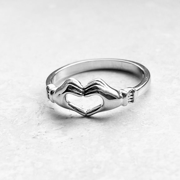 Sterling Silver Minimalist Heart Hand Ring, Claddagh Rings, I Love You Jewelry - Picture 6 of 8